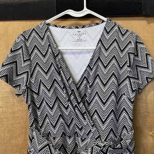 Talbots Women's Petite‎ Size Small Black And White Abstract Cap Sleeve